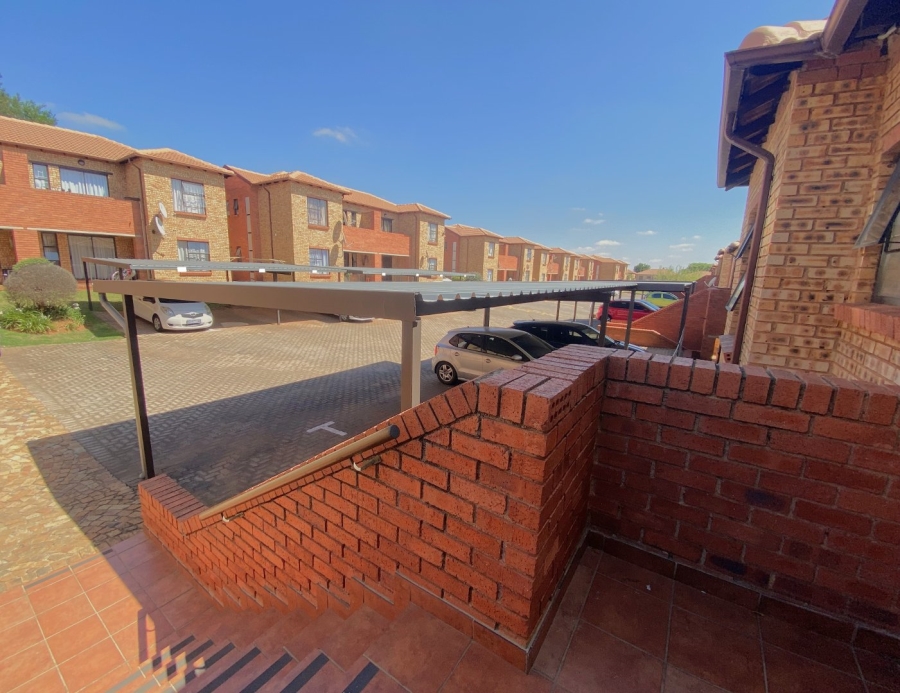 2 Bedroom Property for Sale in Weltevreden Park Gauteng