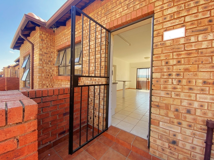 2 Bedroom Property for Sale in Weltevreden Park Gauteng