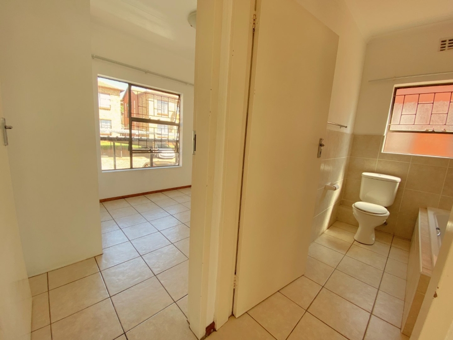 2 Bedroom Property for Sale in Weltevreden Park Gauteng