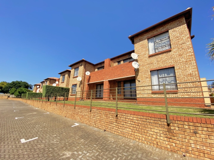 2 Bedroom Property for Sale in Weltevreden Park Gauteng