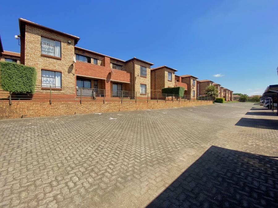 2 Bedroom Property for Sale in Weltevreden Park Gauteng