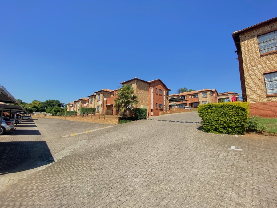 2 Bedroom Property for Sale in Weltevreden Park Gauteng