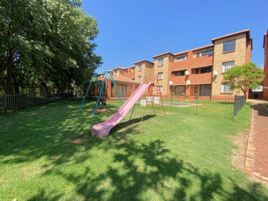 2 Bedroom Property for Sale in Weltevreden Park Gauteng