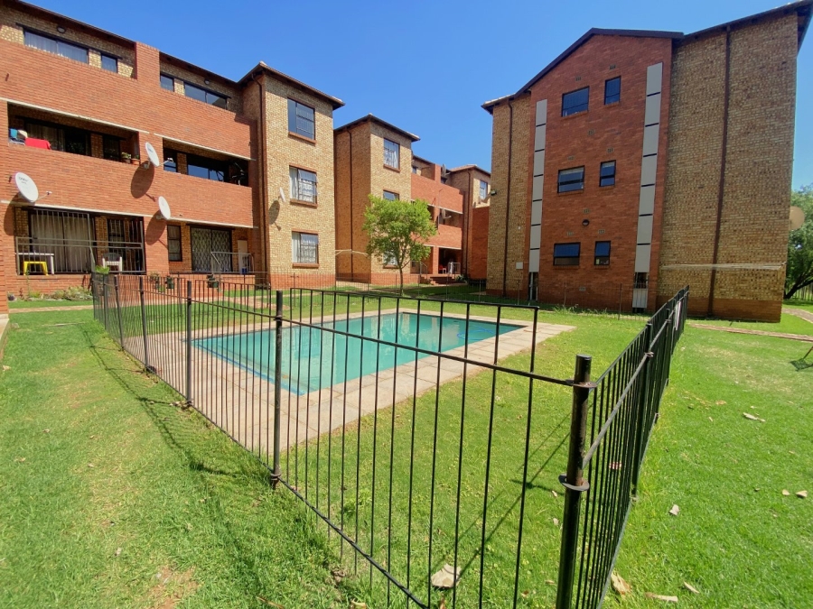 2 Bedroom Property for Sale in Weltevreden Park Gauteng