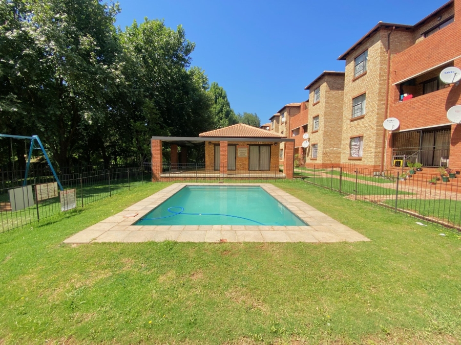 2 Bedroom Property for Sale in Weltevreden Park Gauteng