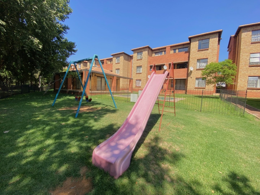 2 Bedroom Property for Sale in Weltevreden Park Gauteng