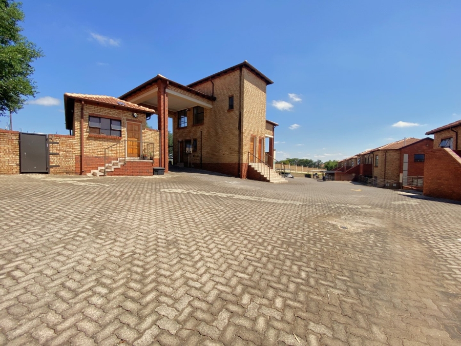 2 Bedroom Property for Sale in Weltevreden Park Gauteng