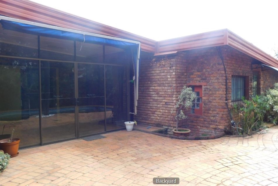 5 Bedroom Property for Sale in Eldoraigne Gauteng