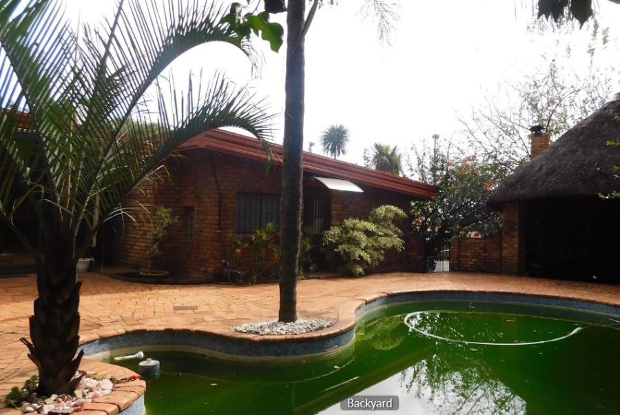 5 Bedroom Property for Sale in Eldoraigne Gauteng