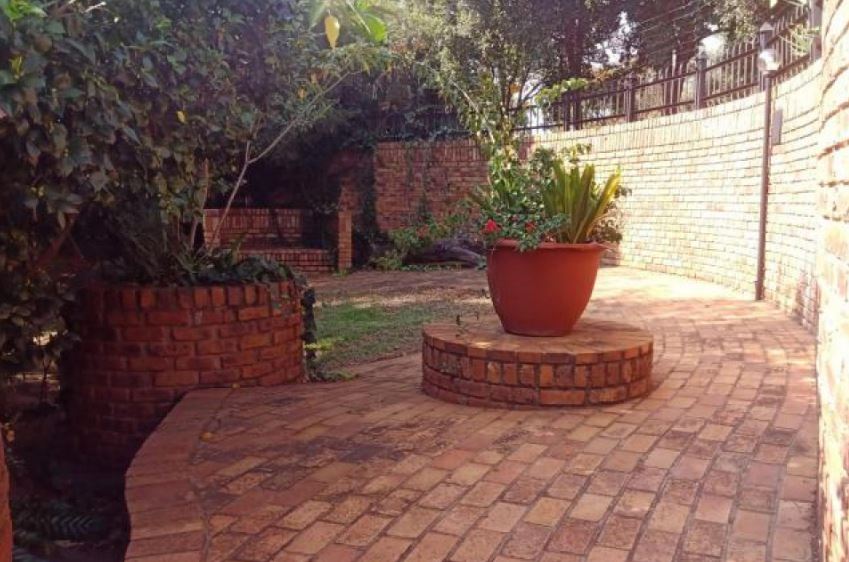 5 Bedroom Property for Sale in Eldoraigne Gauteng