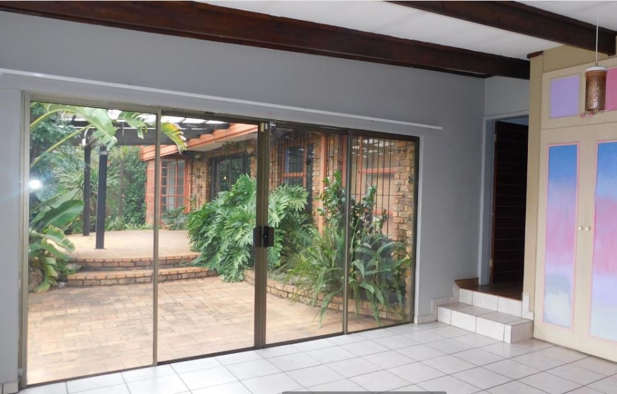 5 Bedroom Property for Sale in Eldoraigne Gauteng