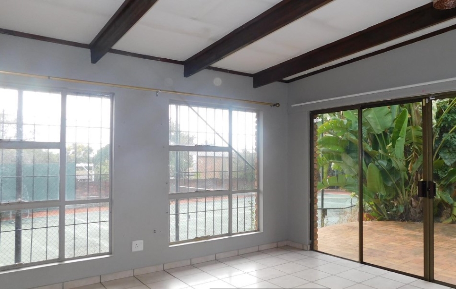 5 Bedroom Property for Sale in Eldoraigne Gauteng