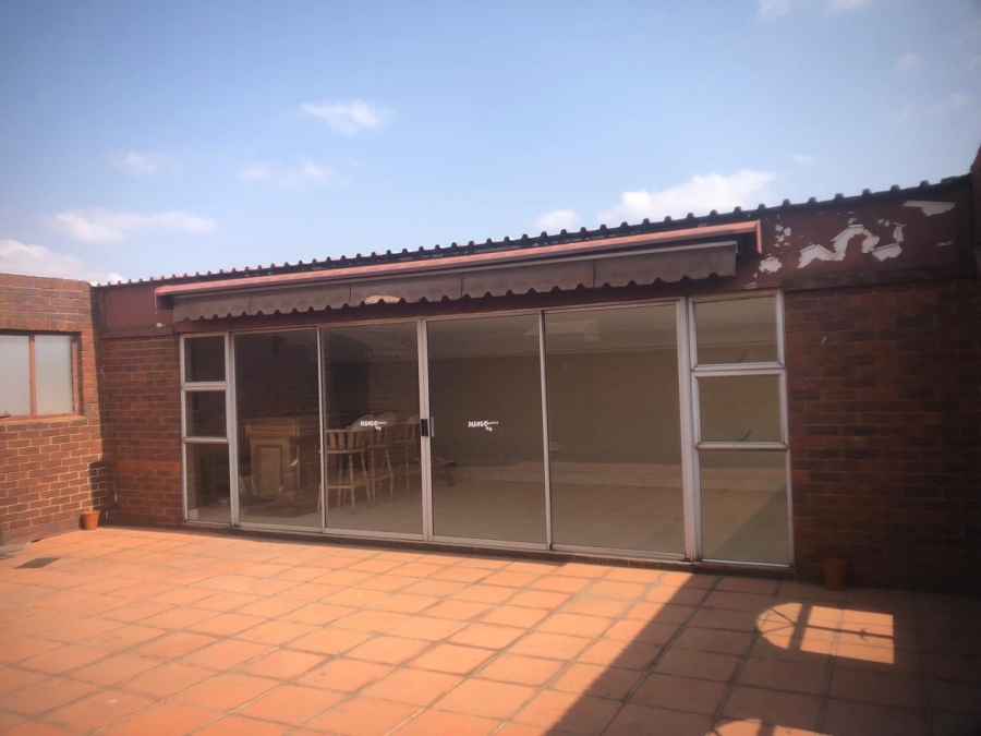 6 Bedroom Property for Sale in The Hill Gauteng