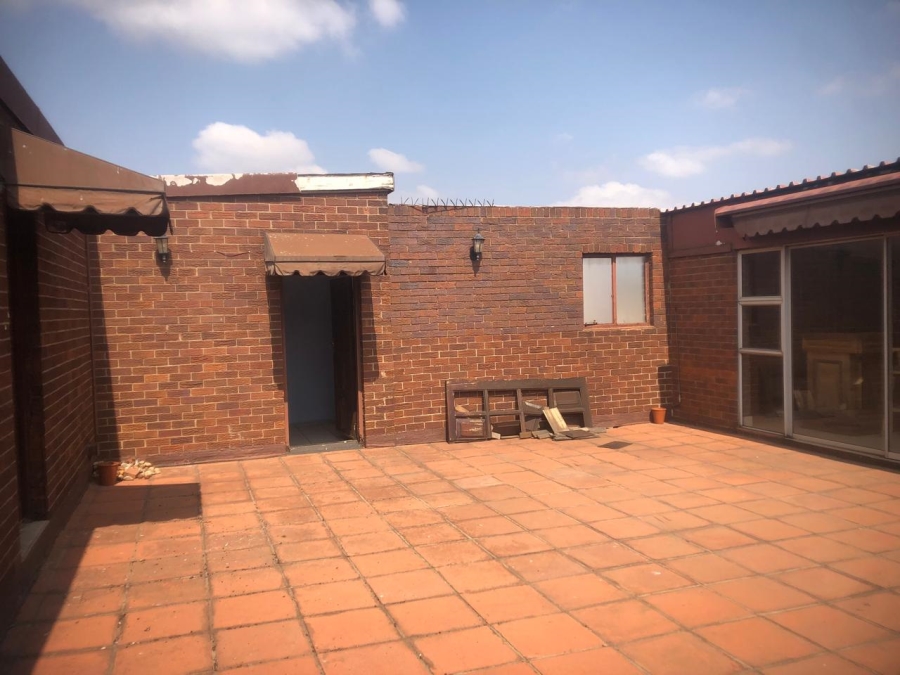 6 Bedroom Property for Sale in The Hill Gauteng