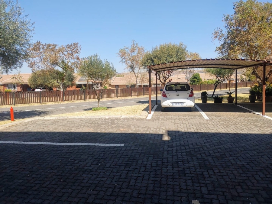 2 Bedroom Property for Sale in Montana Tuine Gauteng