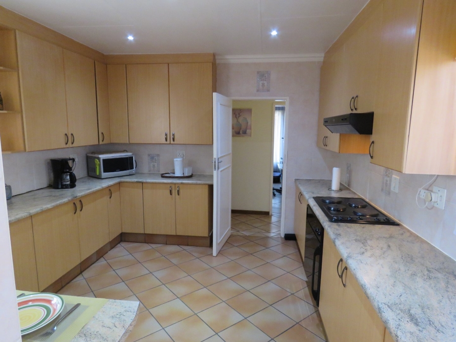 4 Bedroom Property for Sale in Crystal Park Gauteng