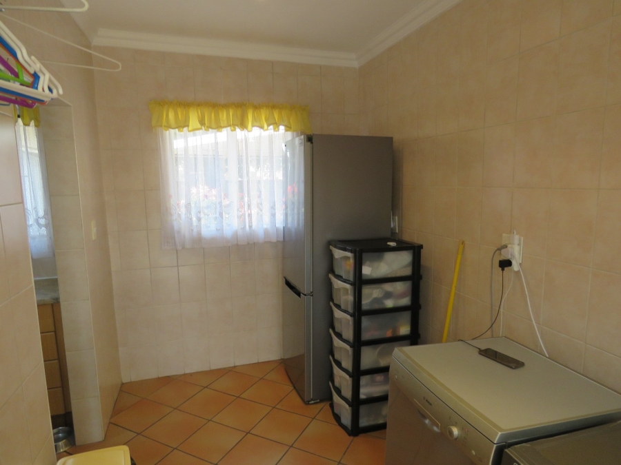 4 Bedroom Property for Sale in Crystal Park Gauteng