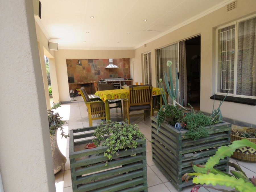 4 Bedroom Property for Sale in Crystal Park Gauteng