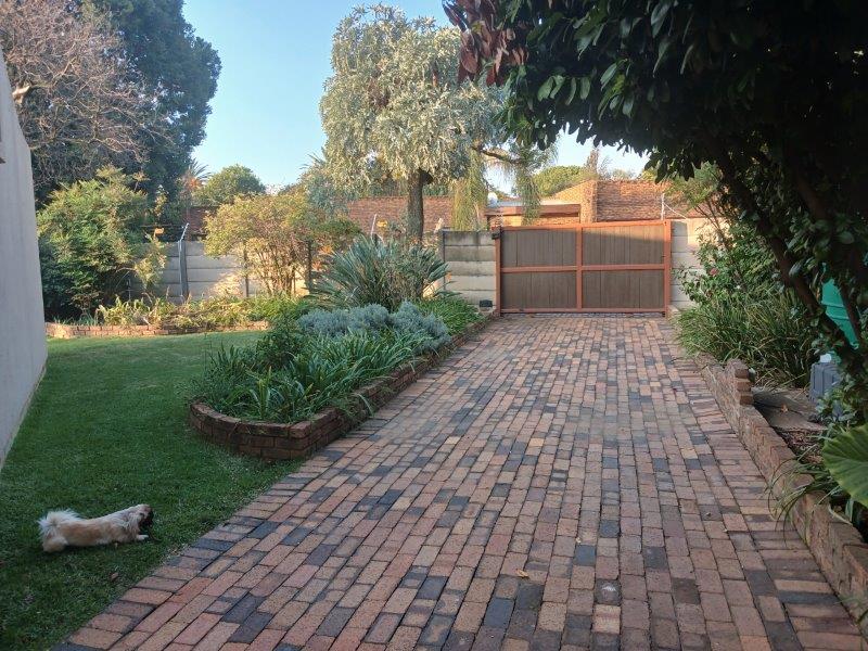 4 Bedroom Property for Sale in Crystal Park Gauteng