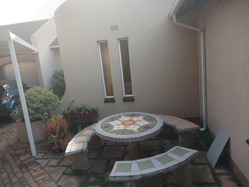 4 Bedroom Property for Sale in Crystal Park Gauteng