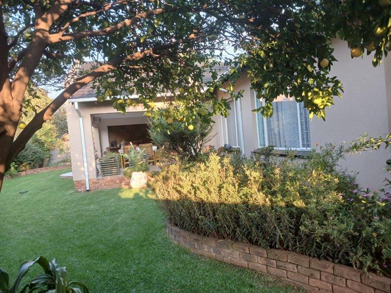 4 Bedroom Property for Sale in Crystal Park Gauteng