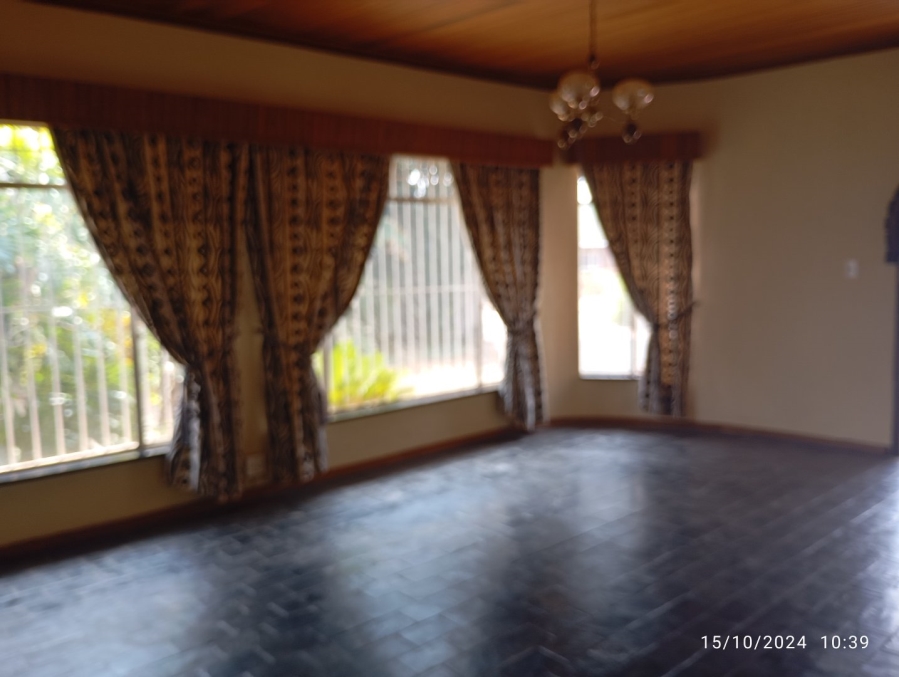 To Let 5 Bedroom Property for Rent in Glen Marais Gauteng