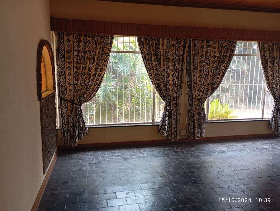 To Let 5 Bedroom Property for Rent in Glen Marais Gauteng