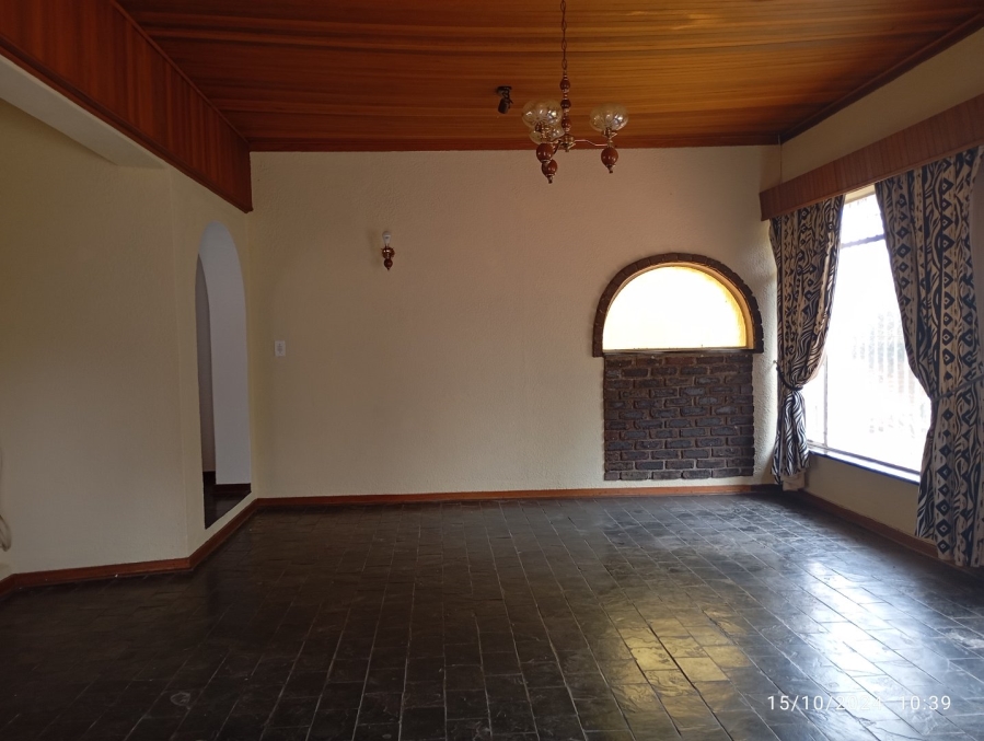 To Let 5 Bedroom Property for Rent in Glen Marais Gauteng