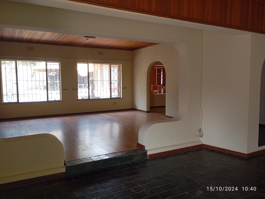 To Let 5 Bedroom Property for Rent in Glen Marais Gauteng