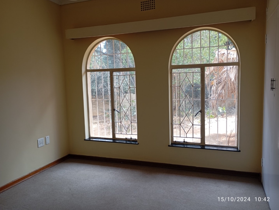 To Let 5 Bedroom Property for Rent in Glen Marais Gauteng