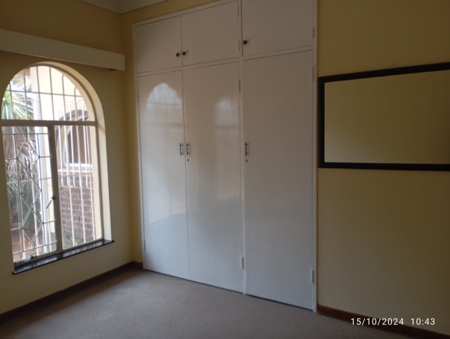 To Let 5 Bedroom Property for Rent in Glen Marais Gauteng