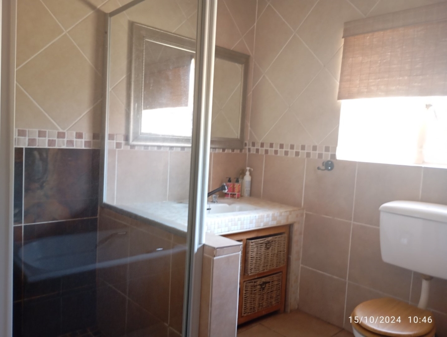 To Let 5 Bedroom Property for Rent in Glen Marais Gauteng