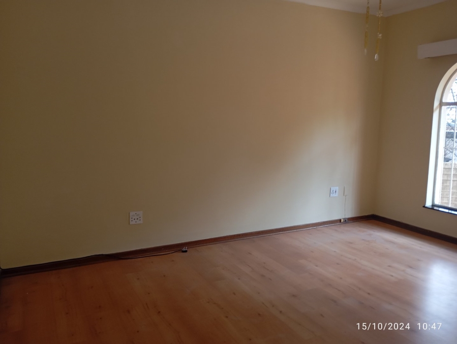 To Let 5 Bedroom Property for Rent in Glen Marais Gauteng