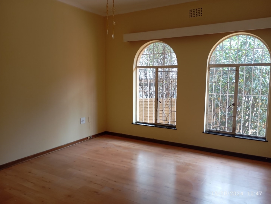 To Let 5 Bedroom Property for Rent in Glen Marais Gauteng