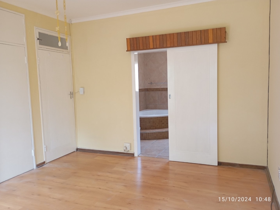 To Let 5 Bedroom Property for Rent in Glen Marais Gauteng