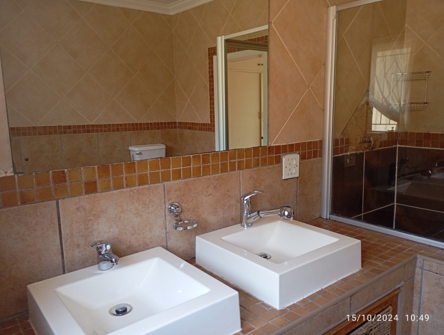 To Let 5 Bedroom Property for Rent in Glen Marais Gauteng