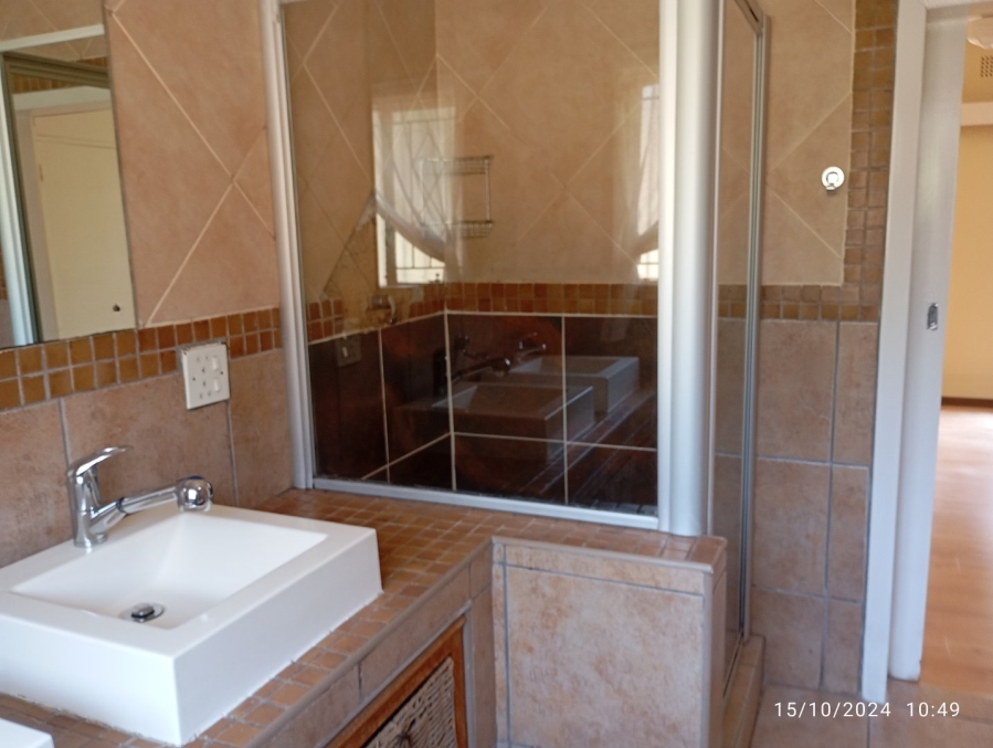 To Let 5 Bedroom Property for Rent in Glen Marais Gauteng