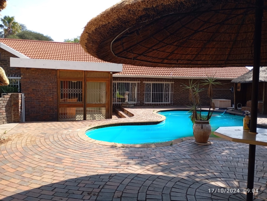 To Let 5 Bedroom Property for Rent in Glen Marais Gauteng