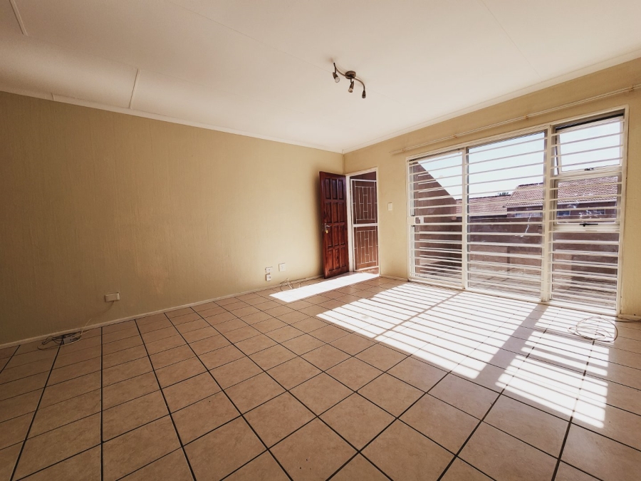 To Let 2 Bedroom Property for Rent in Vorna Valley Gauteng