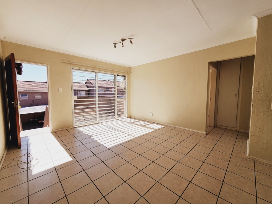 To Let 2 Bedroom Property for Rent in Vorna Valley Gauteng