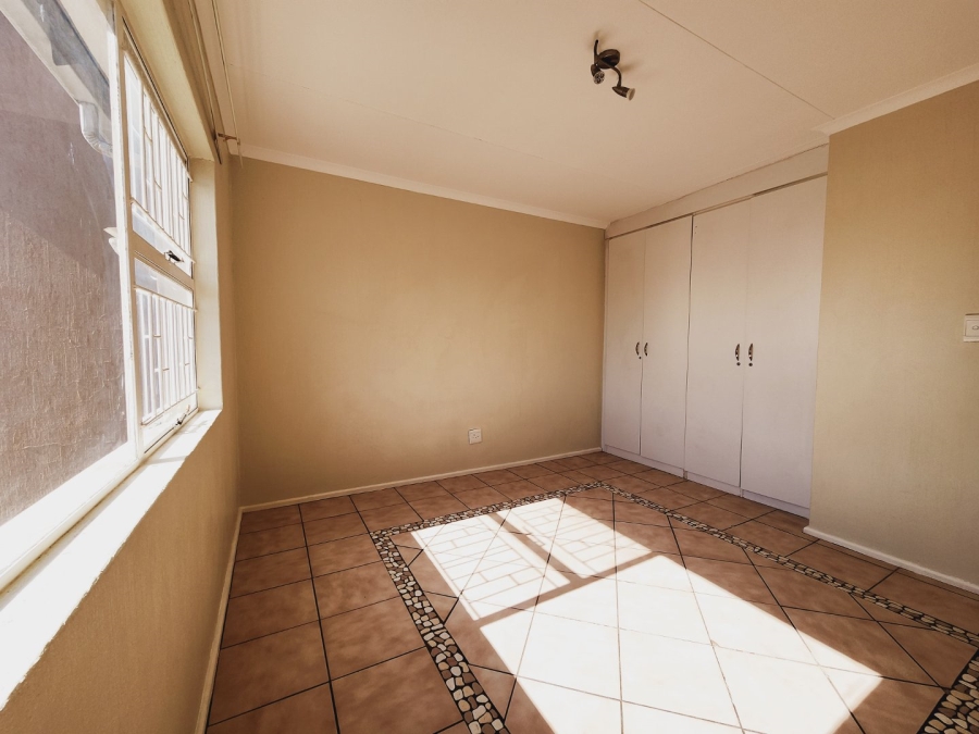 To Let 2 Bedroom Property for Rent in Vorna Valley Gauteng