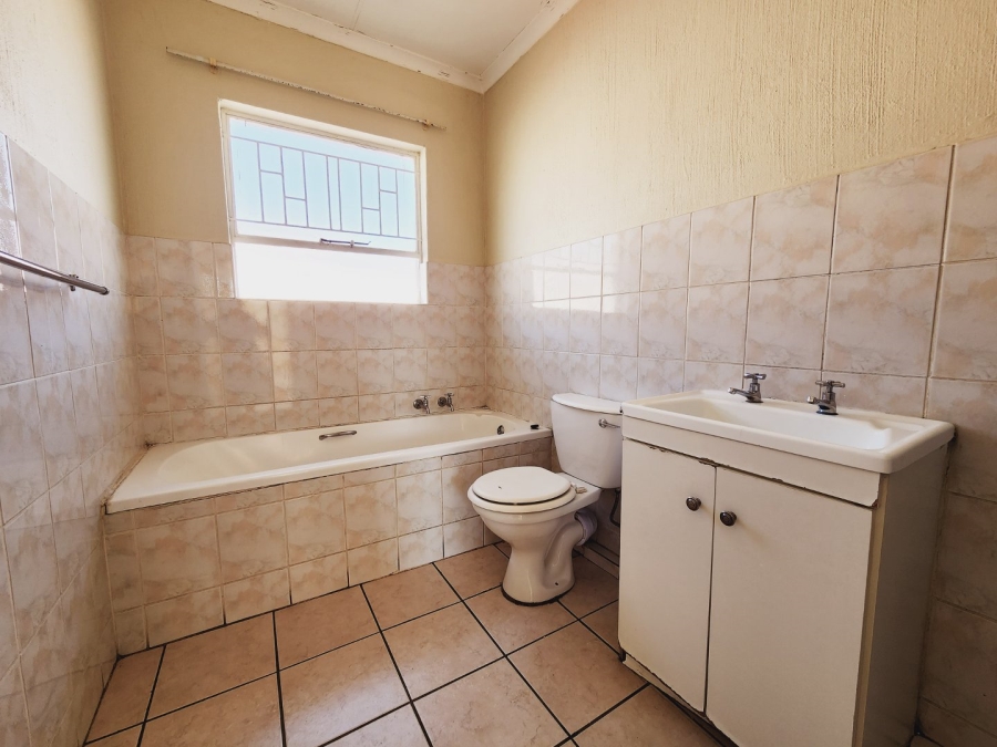 To Let 2 Bedroom Property for Rent in Vorna Valley Gauteng