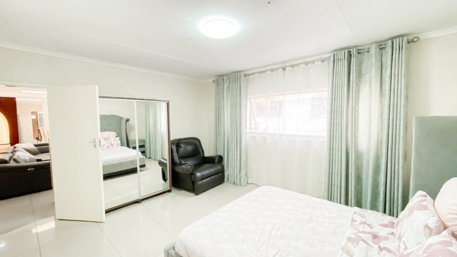 5 Bedroom Property for Sale in Florauna Gauteng