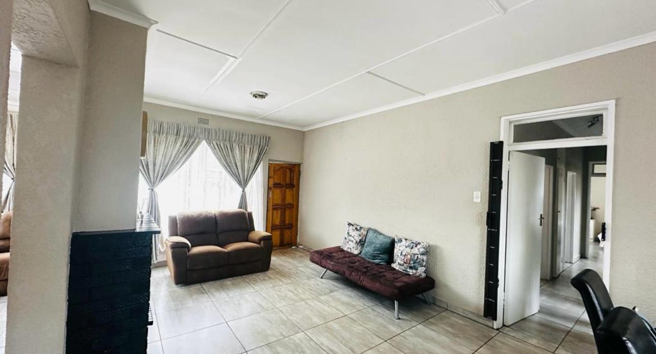 3 Bedroom Property for Sale in Roodekop Gauteng