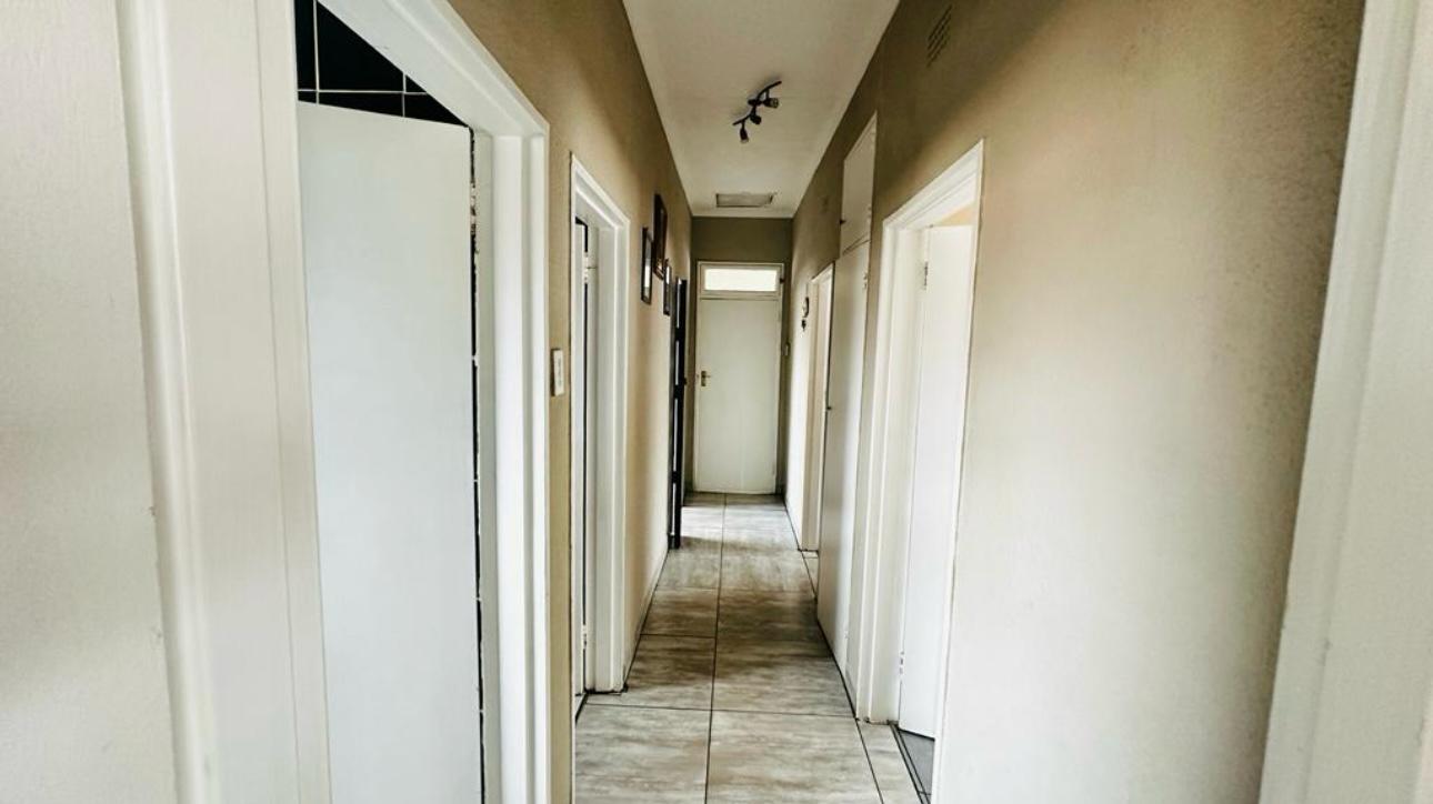 3 Bedroom Property for Sale in Roodekop Gauteng