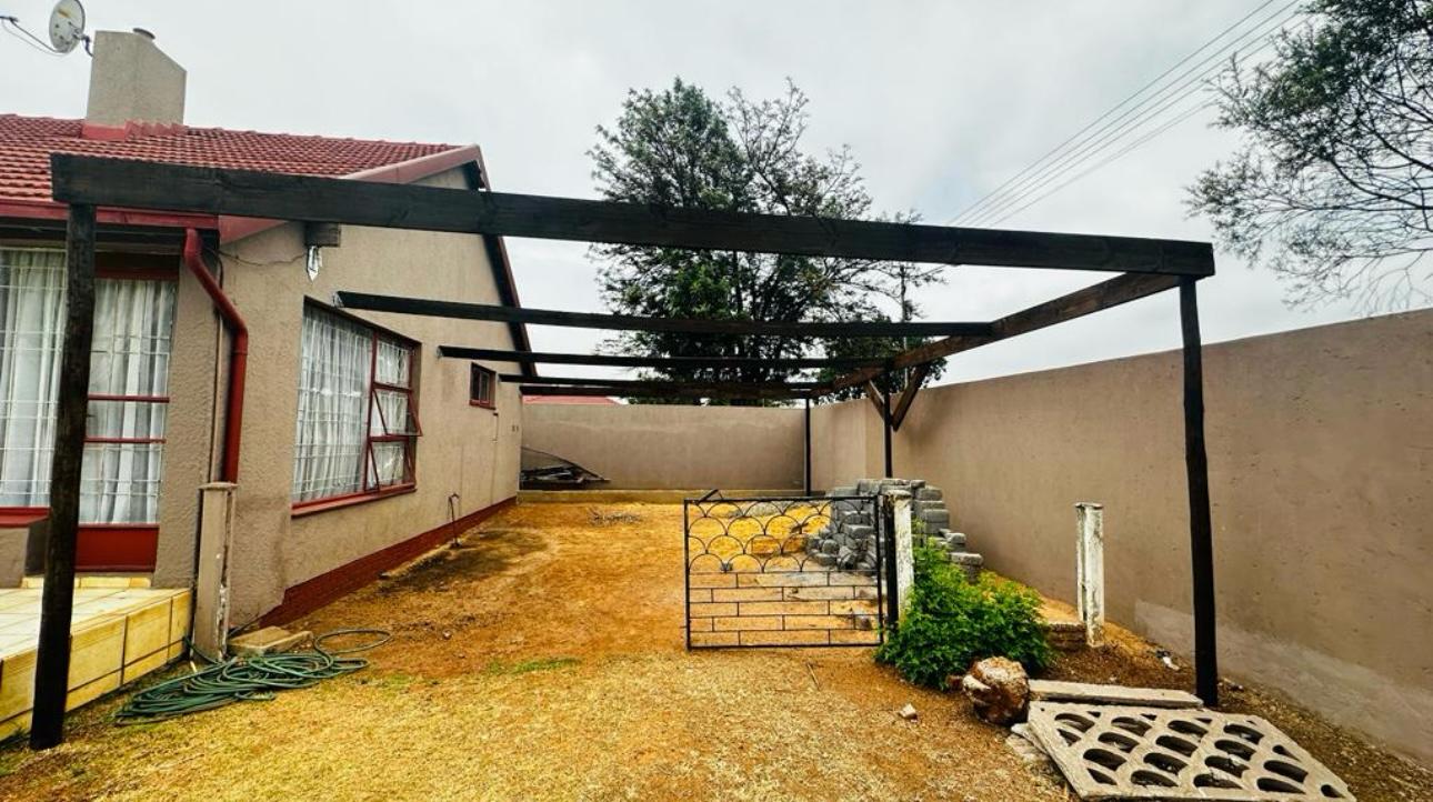 3 Bedroom Property for Sale in Roodekop Gauteng