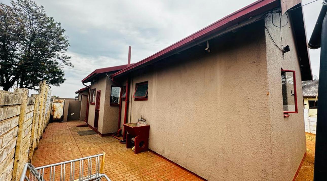 3 Bedroom Property for Sale in Roodekop Gauteng