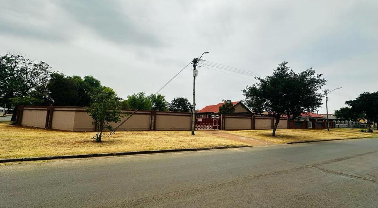 3 Bedroom Property for Sale in Roodekop Gauteng