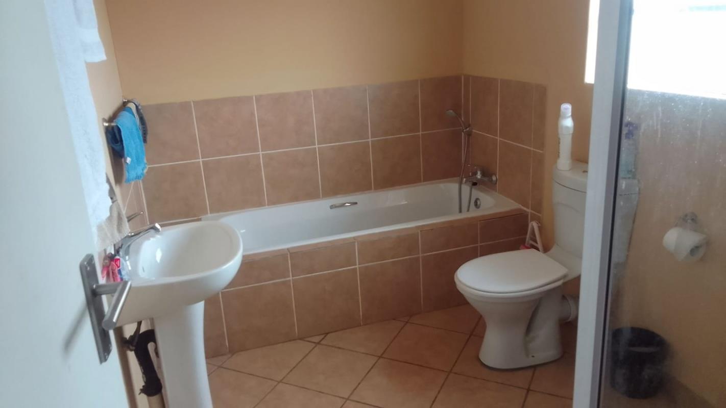 4 Bedroom Property for Sale in Blue Hills Gauteng