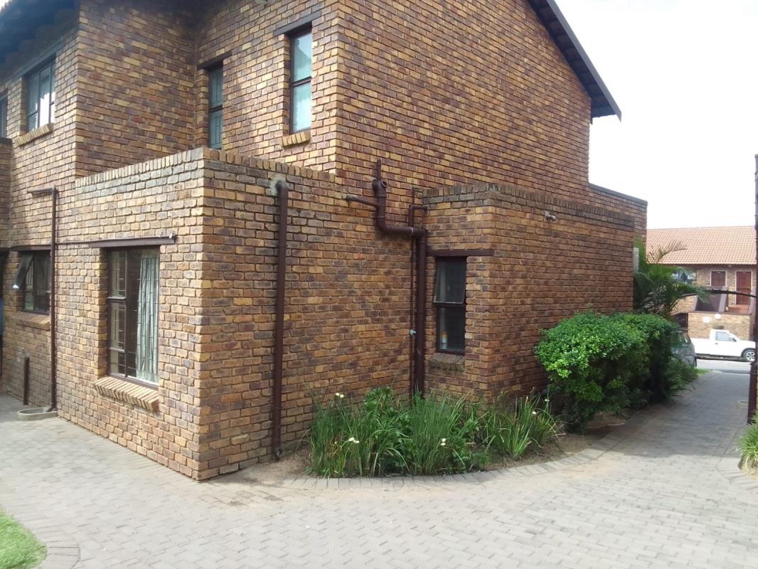 2 Bedroom Property for Sale in Vorna Valley Gauteng